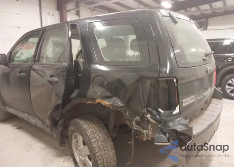 2011 Ford Escape Xls z USA, uszkodzony, nr VIN 1FMCU9C72BKB11215